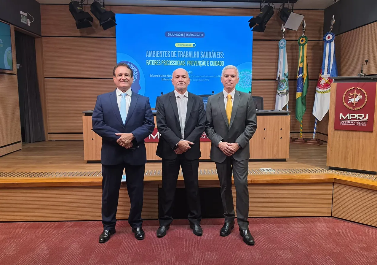 A abertura oficial do evento foi realizada pelo vice-diretor do IERBB/MPRJ, Alexandre Joppert, que destacou a importância do cuidado contínuo, da prevenção e da empatia nos ambientes laborativos. Em sua fala, ressaltou que tais espaços devem ser pautados pelo respeito mútuo e pela promoção de um convívio profissional salutar.